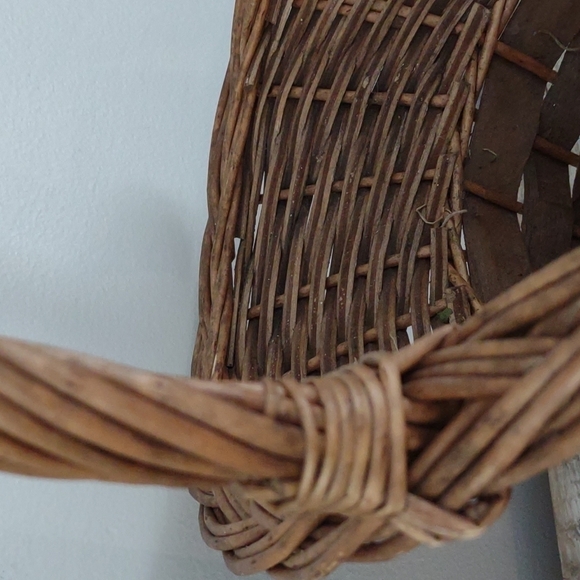 LARGE Vintage Wicker Easter Basket - Picture 7 of 10